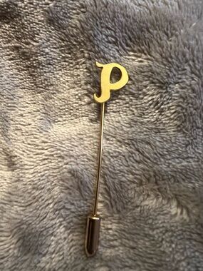 Vintage Gold Tone Script P Stick/Lapel Pin, excellent condition
